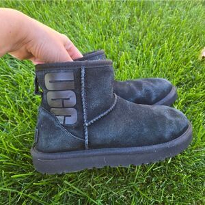 UGG Logo Patch Slip-On Ankle Boots size 7 37